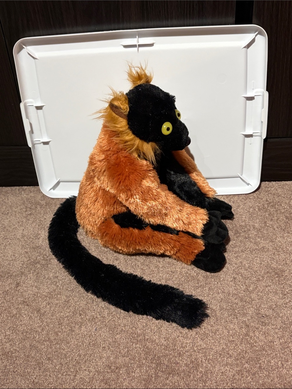 Red Ruffed Lemur plush - Picture 2 of 4